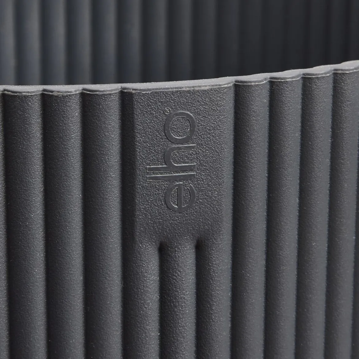 Cache-Pot Vibes fold rond Anthracite ELHO - Style instantané chez vous