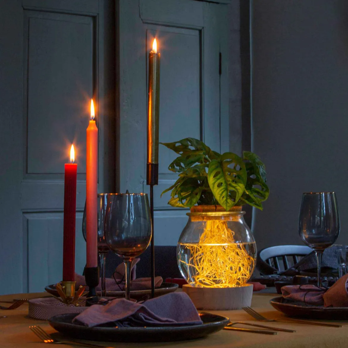 Vase et son support en bois lumineux - La déco qui prend vie